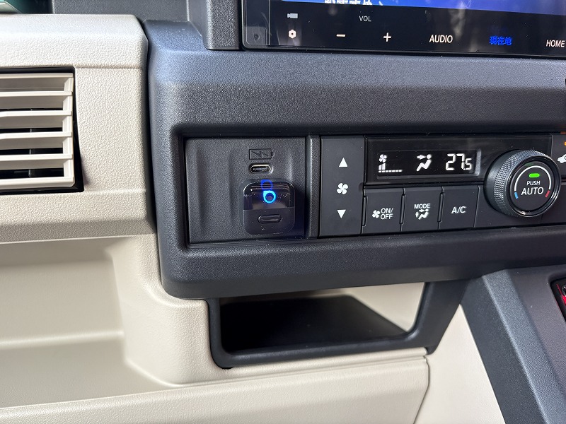N-VAN e:のUSB Type-A端子に接続したOttocast Mini Pico