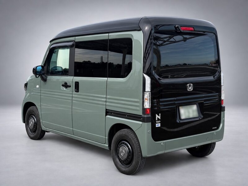 N-VAN e:にIKC FM-003ブラックミラーフィルムを施工したリア外観